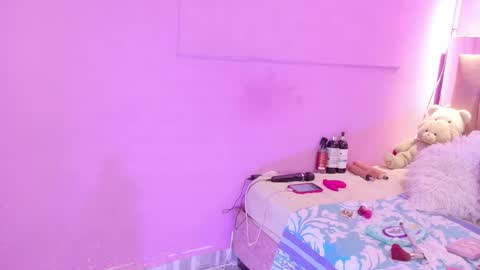 L O V E  online show from March 5, 12:03 pm