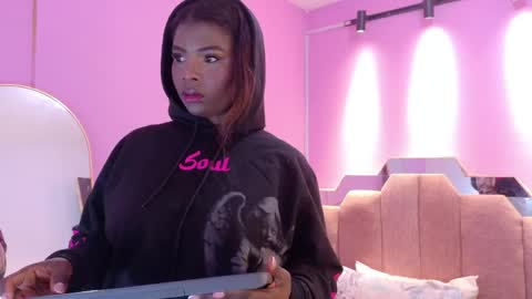 L O V E  online show from May 1, 11:48 am