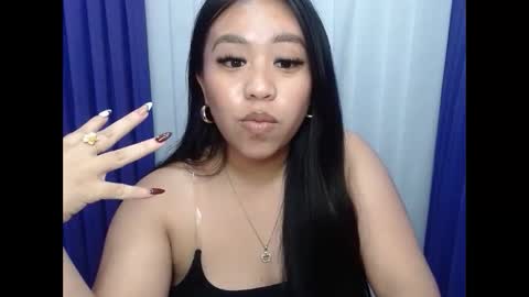 loving_apple19 online show from March 10, 10:30 am