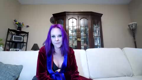 lovleybutwild online show from May 13, 12:42 am