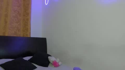 Jenn online show from March 3, 9:33 pm