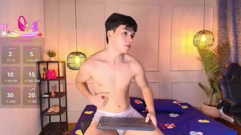 lUAN online show from December 15, 8:05 pm