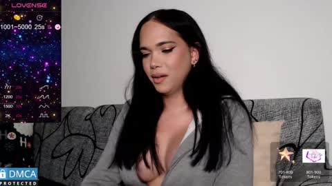 luara_ online show from December 4, 2:09 pm