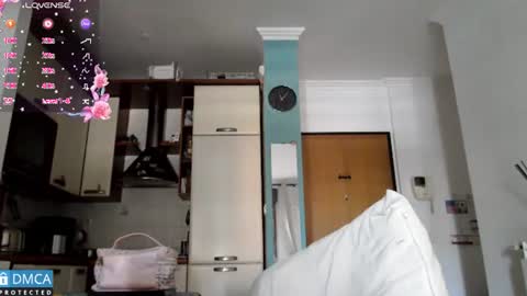 luara_ online show from July 24, 9:06 am