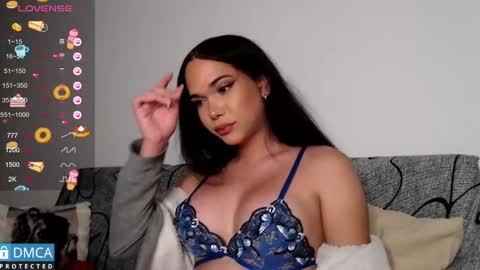 luara_ online show from February 15, 3:06 pm