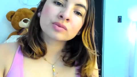 luara__01__lecat_1 online show from November 26, 3:15 am