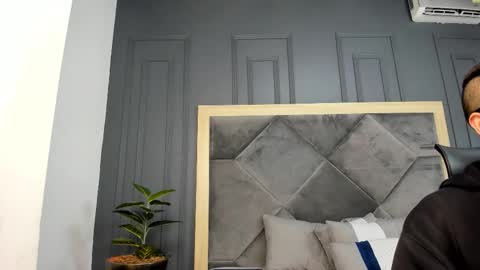 luca_morettii online show from November 8, 12:08 pm