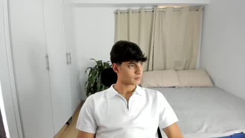 lucacosta19 online show from April 25, 8:17 pm