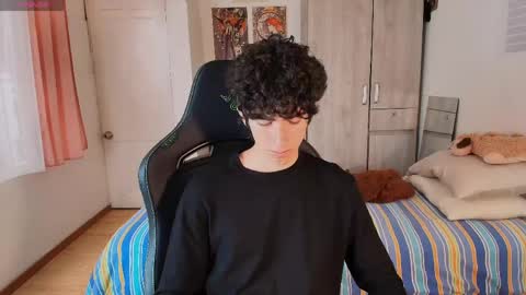 lucas_xo online show from June 1, 9:49 pm