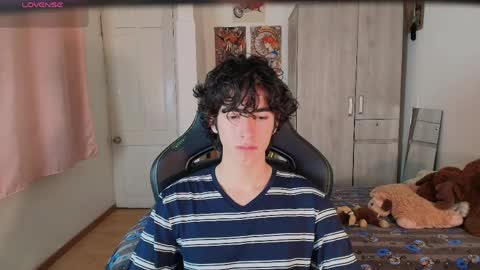 lucas_xo online show from April 22, 6:31 am