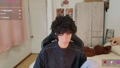 lucas_xo online show from April 28, 2:27 am