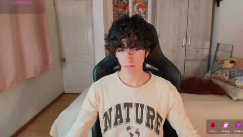 lucas_xo online show from April 23, 8:22 am