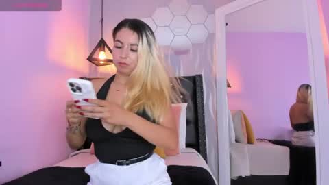 Lucia online show from July 25, 7:01 pm