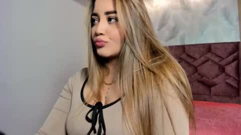 lucia star  online show from February 19, 8:19 pm