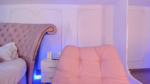 Luciana online show from June 15, 8:45 pm