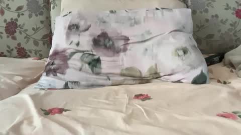 Mysterious Girl online show from May 13, 6:34 am