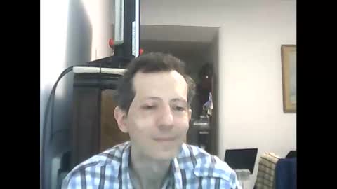 Snapshot of lucianoaxel chatting on October 5, 1:03 am Luciano online show from October 5, 1:03 am