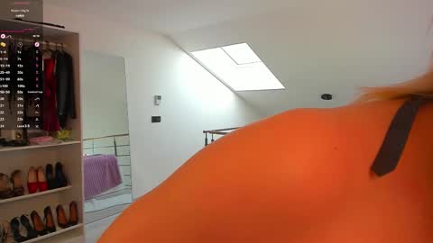 LucieLuxe online show from March 17, 1:05 pm