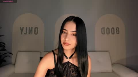 Lucie Martin online show from May 1, 7:41 pm