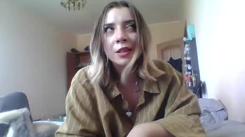 luciennov online show from July 14, 2:22 pm