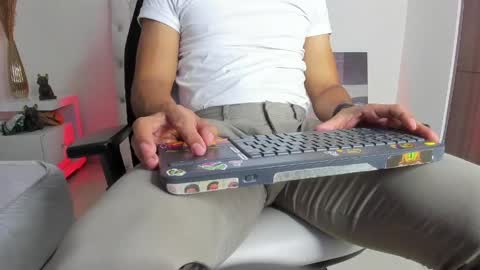 Leo online show from April 25, 12:51 pm