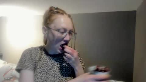 lucky_licky20 online show from March 13, 4:27 am