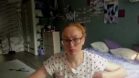 lucky_licky20 online show from July 9, 3:21 am