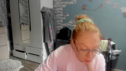 lucky_licky20 online show from October 9, 1:11 am