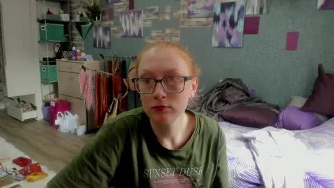 lucky_licky20 online show from May 9, 3:23 am