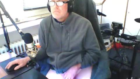        call me  Stefan online show from April 25, 1:41 pm
