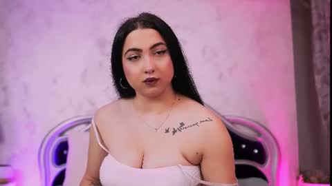 Mia online show from June 23, 5:30 pm