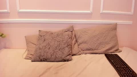 lucy_canel online show from November 16, 11:29 pm