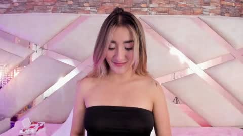 lucy_davies_ online show from April 24, 12:40 pm