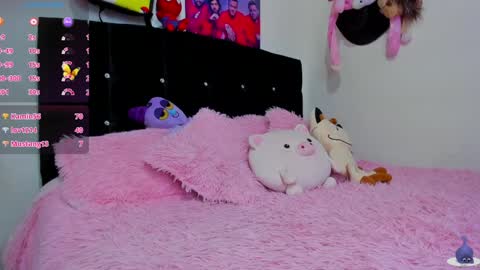 Snapshot of lucy_hess_ chatting on December 6, 12:07 am Lucy online show from December 6, 12:07 am