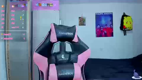 Snapshot of lucy_hess_ chatting on September 22, 8:57 pm Lucy online show from September 22, 8:57 pm