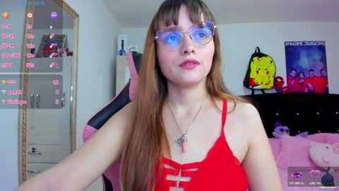 Snapshot of lucy_hess_ chatting on December 4, 4:43 pm Lucy online show from December 4, 4:43 pm