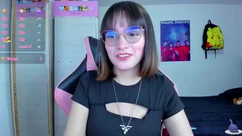 Snapshot of lucy_hess_ chatting on October 9, 9:09 pm Lucy online show from October 9, 9:09 pm