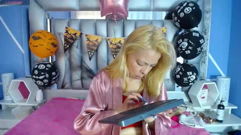  SleepyAbuela online show from October 20, 2:00 pm