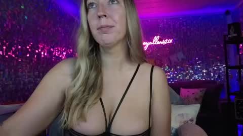 lucyallen4201 online show from April 29, 10:20 am