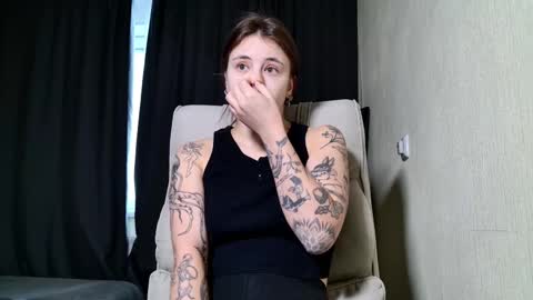 Snapshot of lucyrait chatting on February 14, 8:10 am Lucy online show from February 14, 8:10 am