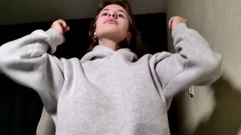 Snapshot of lucyrait chatting on February 17, 3:33 pm Lucy online show from February 17, 3:33 pm