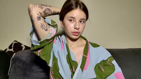 Snapshot of lucyrait chatting on October 19, 3:16 pm Lucy online show from October 19, 3:16 pm