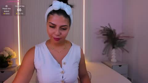 Lucy Wold online show from May 11, 7:44 pm