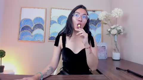 Lucy Liiu online show from July 18, 8:55 pm