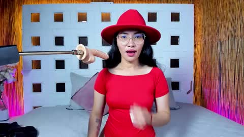 Lucy Liiu online show from February 7, 9:18 pm