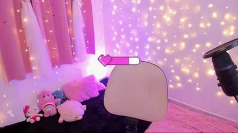Snapshot of lucyy_peach chatting on February 7, 2:29 am LUCYY FROM HOME  online show from February 7, 2:29 am