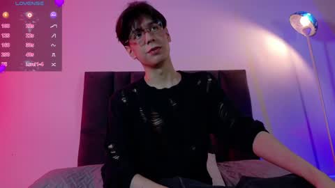 Lui online show from May 2, 3:01 am