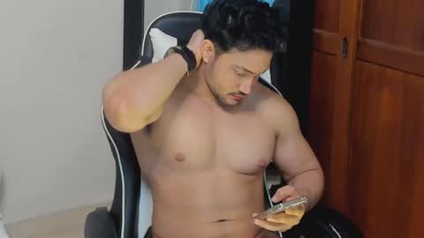 luis_baptista online show from December 16, 3:03 am