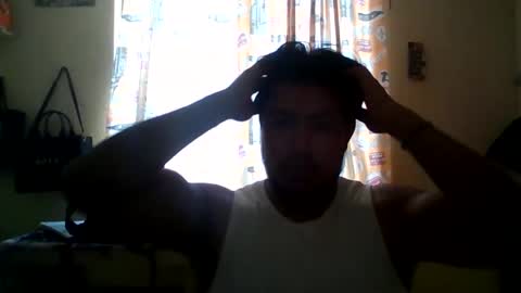luis_garcia1202 online show from May 2, 7:52 pm