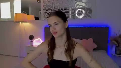 LuisaClover online show from July 27, 1:08 pm